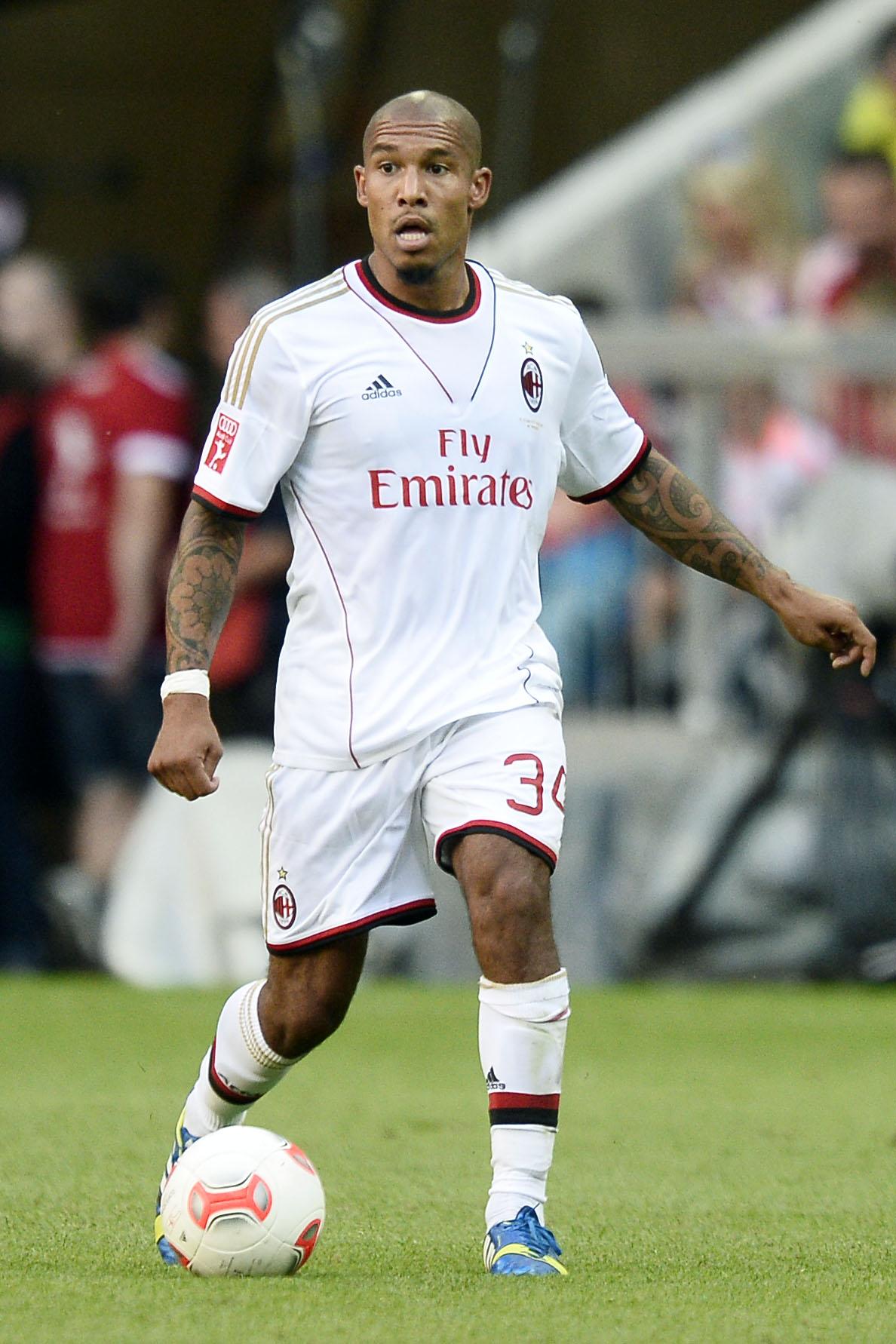 De Jong Nigel Milan maglia bianca 2013 azione ifa